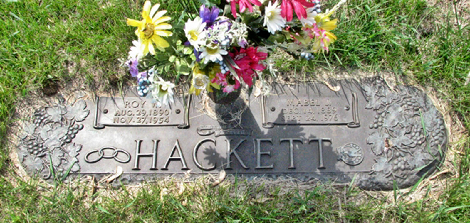 Photo of headstones/Mabel J Hackett nee McLennan d1976 hdstn Cedar Falls Iowa